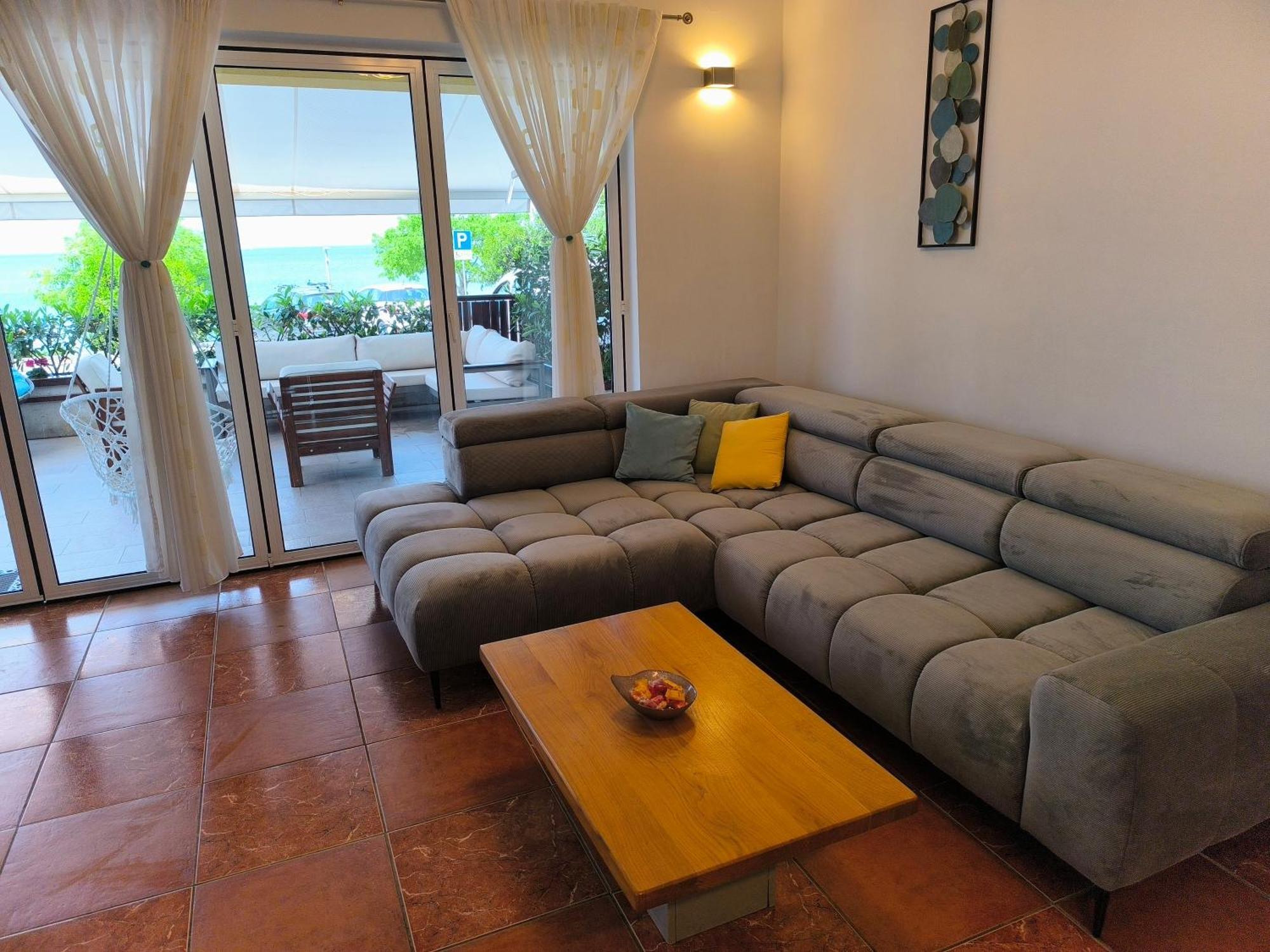 Apartman Emili Malinska Exterior photo